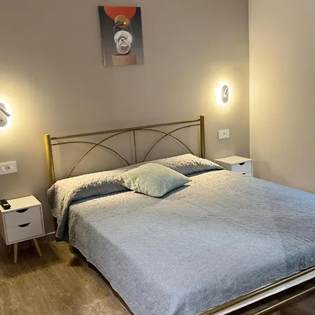 Anna's House * 코스 타운